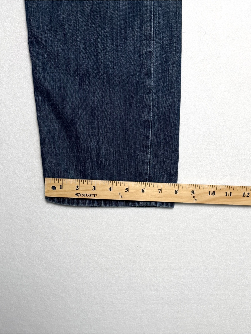 Levi's 514 Straight Fit Jeans Medium Wash Actual Size 32X31 READ DESCRIPTION - Picture 11 of 15